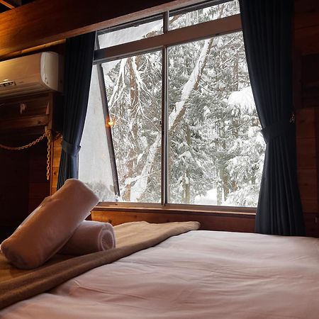 Sneaky Peaks Hotel Hakuba Bagian luar foto