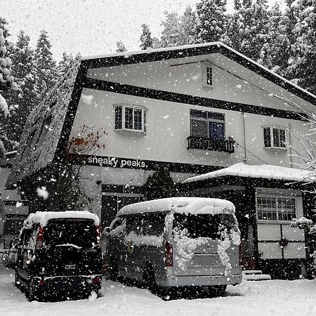 Sneaky Peaks Hotel Hakuba Bagian luar foto