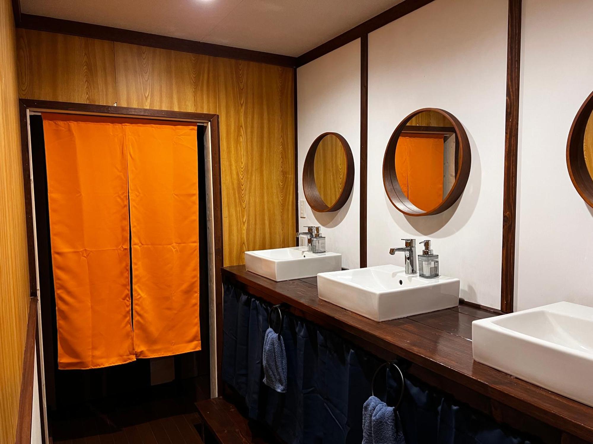 Sneaky Peaks Hotel Hakuba Bagian luar foto
