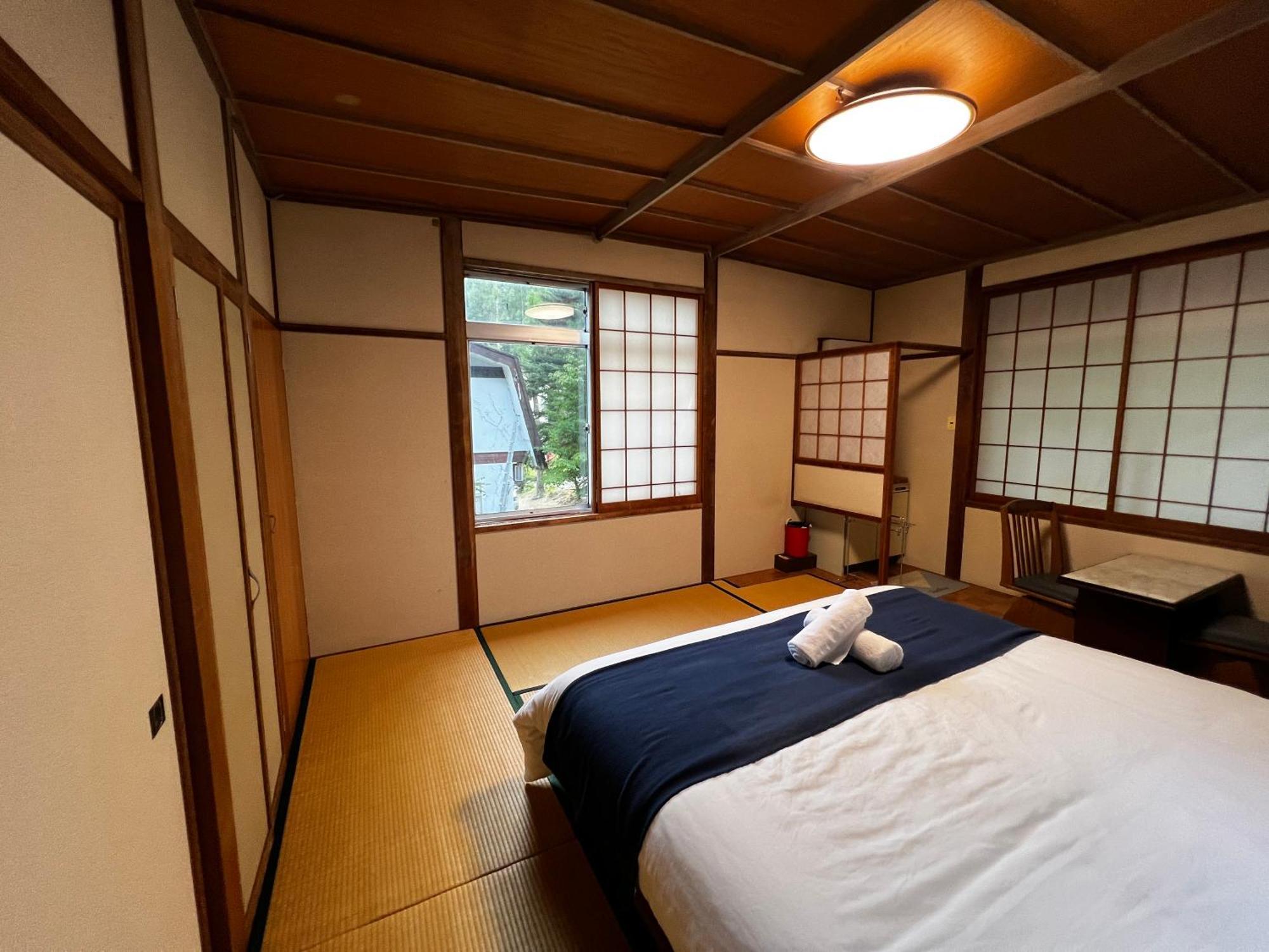 Sneaky Peaks Hotel Hakuba Bagian luar foto